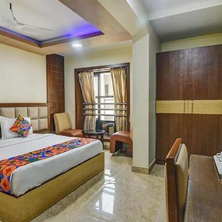 Fabhotel Central Palace Chennai Exterior photo